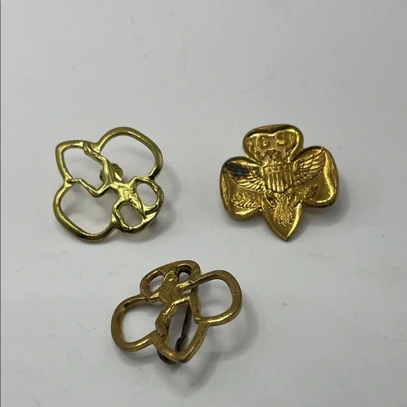 Gold color vintage pin Brooch Set - Picture 1 of 4